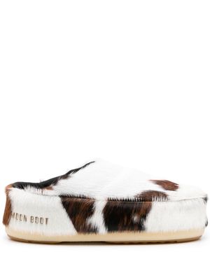 Moon Boot Icon cow-print slippers - White