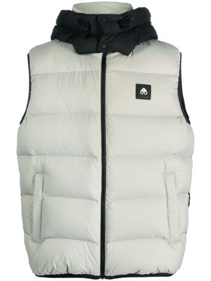 Moose Knuckles logo-patch hooded padded gilet - Grey