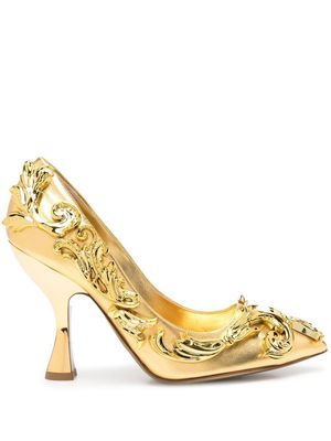 Moschino baroque-embossed leather pumps - Gold