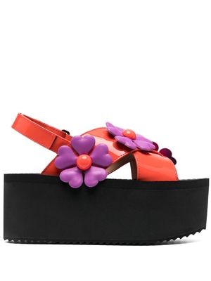 Moschino floral-appliqué platform sandals - Red