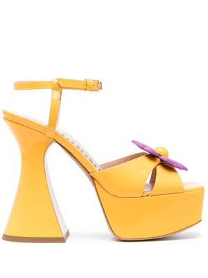 Moschino flower-appliqué platform sandals - Yellow