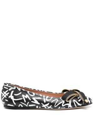 Moschino graphic-print leather ballerina shoes - Black