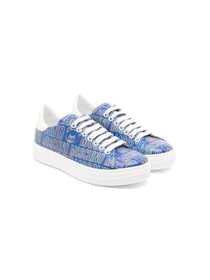 Moschino Kids all-over logo print sneakers - Blue
