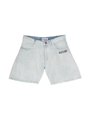 Moschino Kids fringed-edge denim shorts - Blue