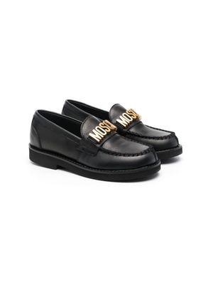 Moschino Kids logo-lettering leather moccasin loafers - Black