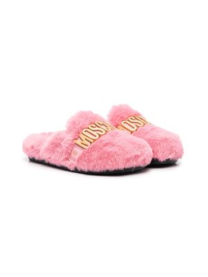Moschino Kids logo-plaque faux-fur slippers - Pink