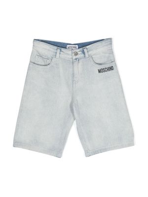 Moschino Kids logo-print knee-length denim shorts - Blue