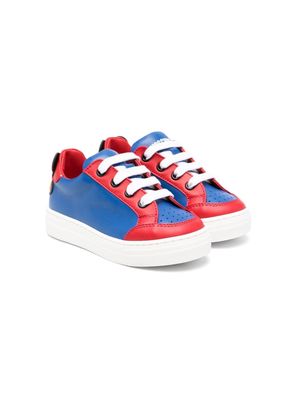 Moschino Kids panelled low-top sneakers - Blue