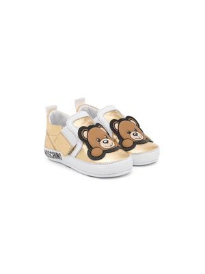 Moschino Kids Teddy Bear appliqué sneakers - Gold