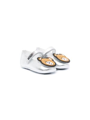 Moschino Kids Teddy Bear-patch metallic ballerina shoes - Silver