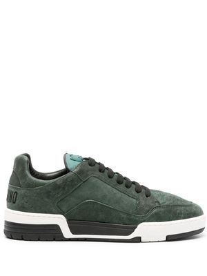 Moschino logo-embosssed leather sneakers - Green