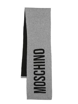 Moschino logo-jacquard knitted scarf - Grey