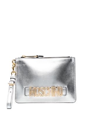 Moschino logo-lettering metallic-effect clutch bag - Silver