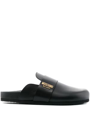 Moschino logo-plaque closed-toe slippers - Black