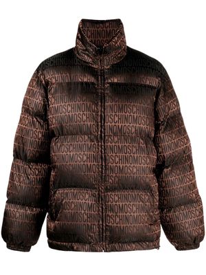 Moschino monogram-pattern puffer jacket - Brown