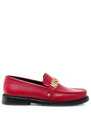 Moschino snakeskin-effect logo-plaque loafers - Red