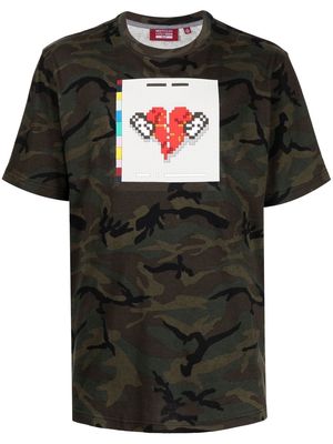 Mostly Heard Rarely Seen 8-Bit No More Heartbreaks camouflage-print T-Shirt - Green