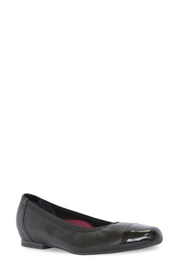 Munro Danielle Flat - Wide Width Available in Black Leather/Black Leather