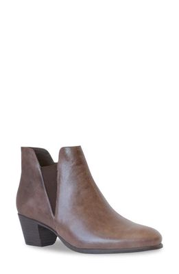 Munro Jackson Chelsea Boot in Fudge Distressed Leather