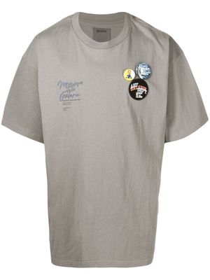 Musium Div. badge-detail cotton T-shirt - Grey