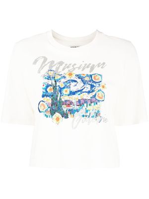 Musium Div. illustration-print cropped T-shirt - White
