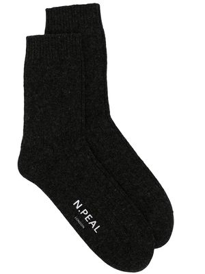 N.Peal logo-detail cashmere socks - Grey