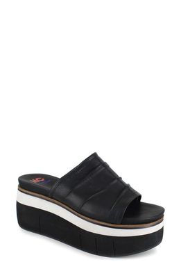 National Comfort Kayci Scrunched Platform Slide Sandal in Black Leather