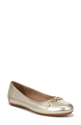 Naturalizer Mira Flat in Champagne Leather