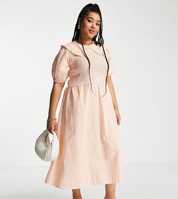 Neon Rose Plus midi dress with shirred bodice and oversized collar in apricot gingham seersucker-Multi