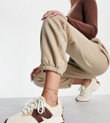 New Balance 327 sneakers in off white with brown detail - Exclusive to ASOS