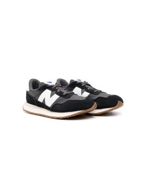 New Balance Kids logo-print low-top sneakers - Blue