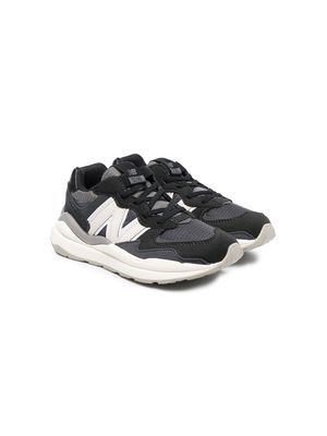 New Balance Kids panelled lace-up sneakers - Black