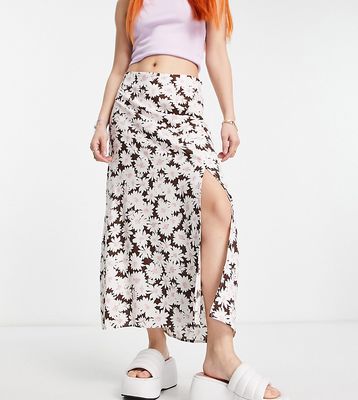 New Look Petite midi skirt with side slit in brown floral
