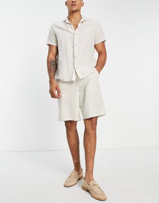 New Look relaxed fit linen shorts in off white
