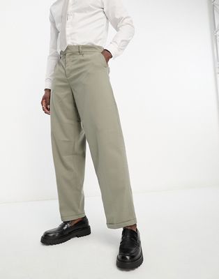 New Look relaxed pleat front pants in khaki-Green
