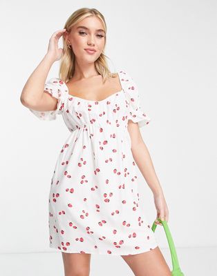 New Look sweetheart neck mini dress in strawberry print-White