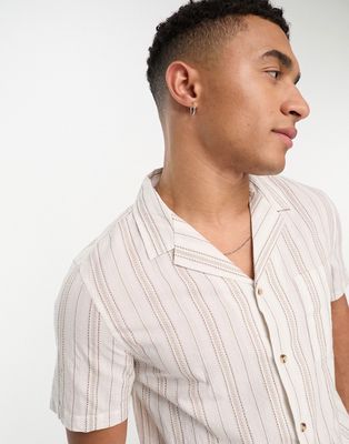 New Look textured print shirt in oatmeal-Neutral