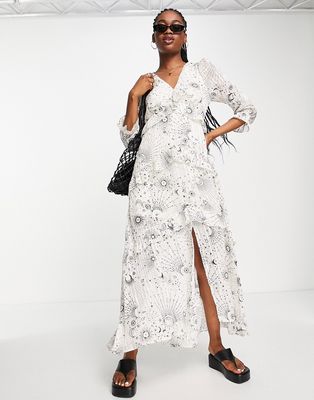 New Look tiered ruffle detail maxi dress with side split in black mystic print-White