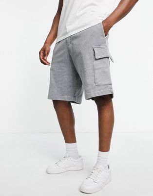 New Look washed cargo shorts in khaki-Green