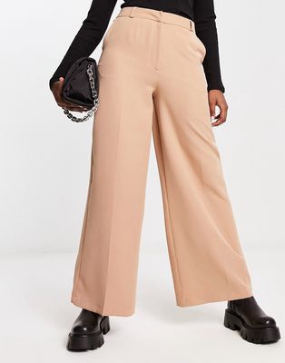 New Look wide leg tailored trouser in camel-Brown