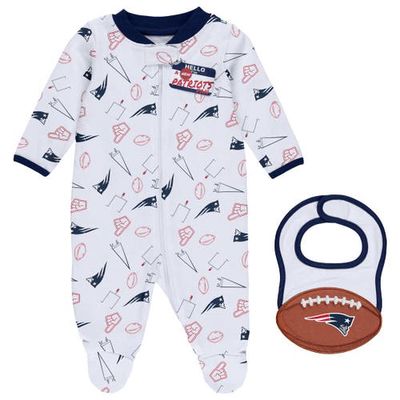 Newborn & Infant WEAR by Erin Andrews White New England Patriots Sleep & Play Full-Zip Sleeper & Bib Set in Navy