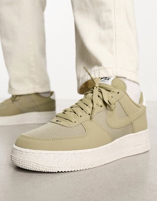Nike Air Force 1 '07 LV8 sneakers in khaki-Green