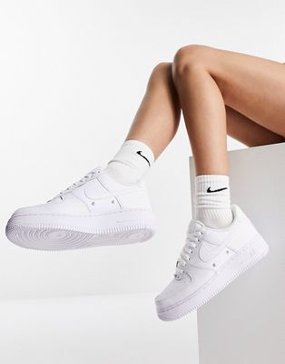 Nike Air Force 1 '07 SE sneakers in white and pearl