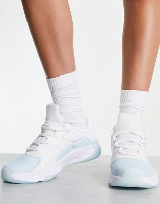 Nike Air Jordan 11 CMFT Low sneakers in white and glacier blue-Multi