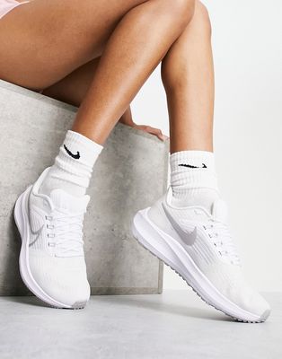Nike Air Zoom Pegasus 39 sneakers in white