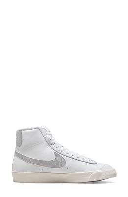 Nike Blazer Mid '77 SE Sneaker in White/Silver/Sail