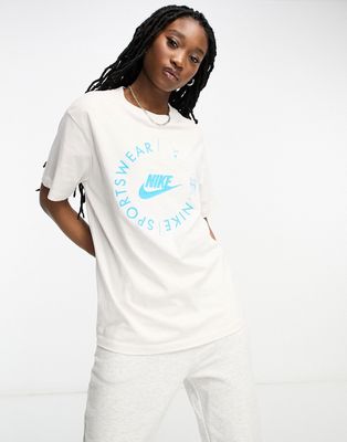 Nike boyfriend fit printed t-shirt in stone-Neutral