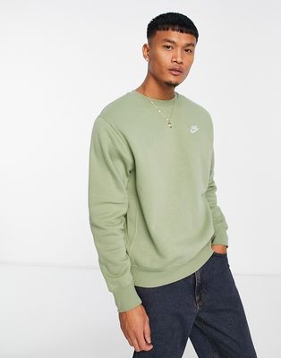 Nike Club sweatshirt in khaki-Green