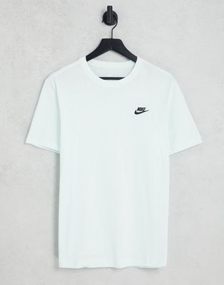 Nike Club t-shirt in pale green