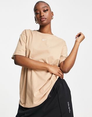 Nike Essential boyfriend t-shirt in beige-Neutral